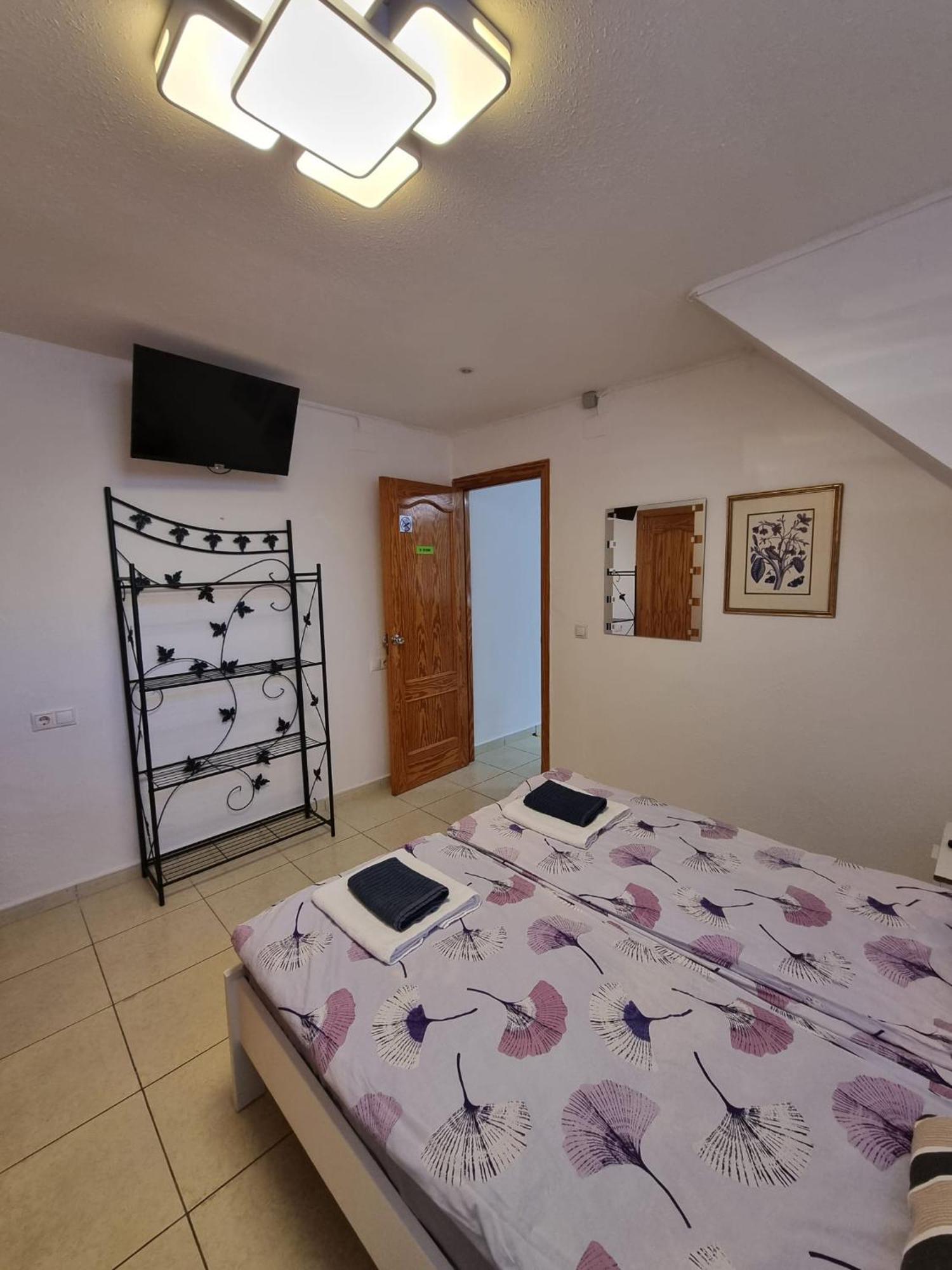 Cozy Rooms In Terraced House ฟูเอนฮิโรลา ภายนอก รูปภาพ